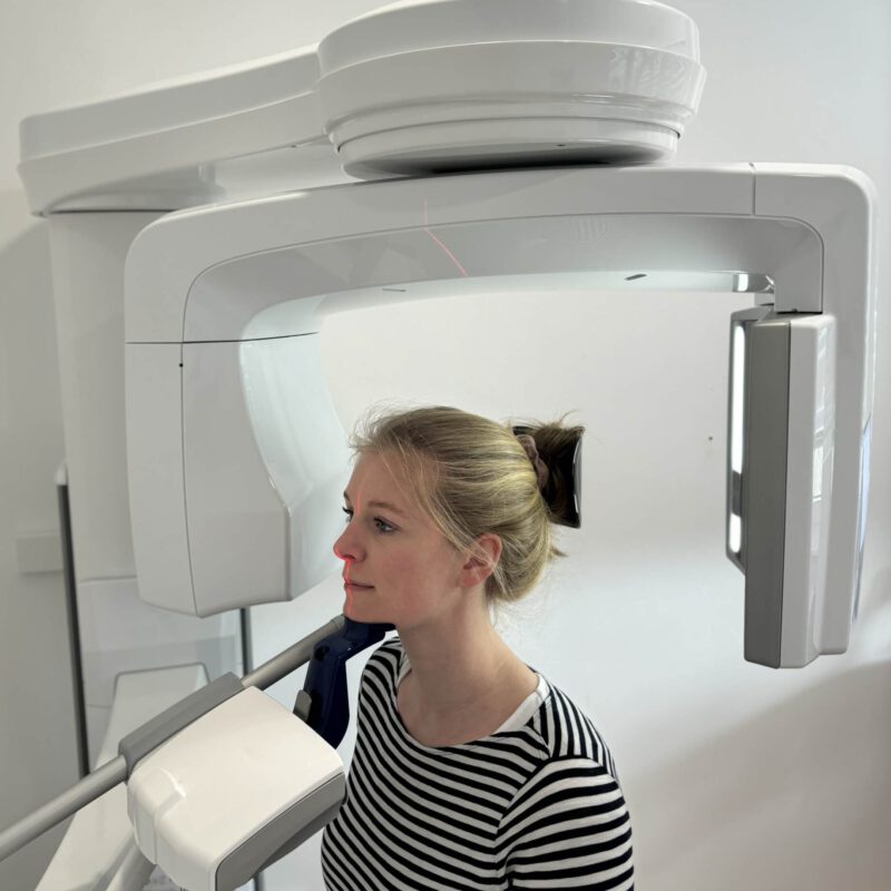 Eigene diagnostische Bildgebung mit 3D-Scan (DVT) zur genaueren Diagnosestellung und Planung der Operationen.